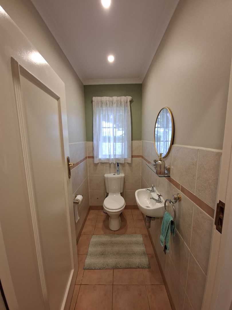4 Bedroom Property for Sale in Constantia Western Cape